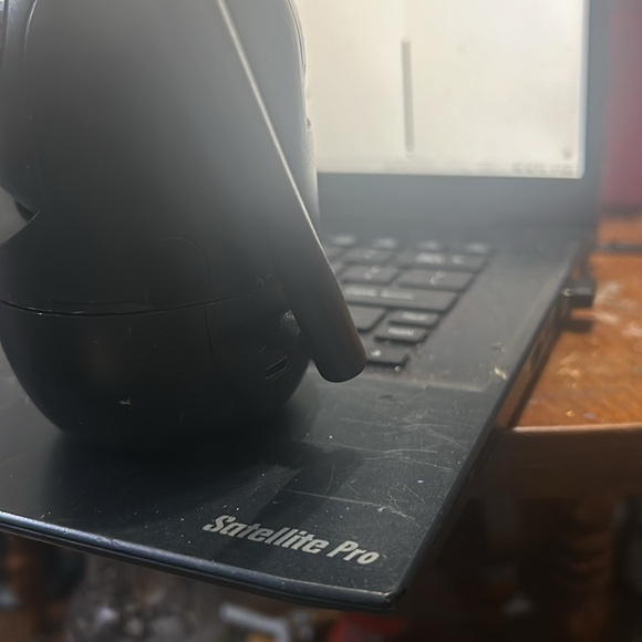 It has camera full motion - Picture 2 of 3